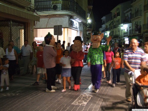 18.09.022. Feria Real. Desfile de gigantes y cabezudos. Priego, 2007.