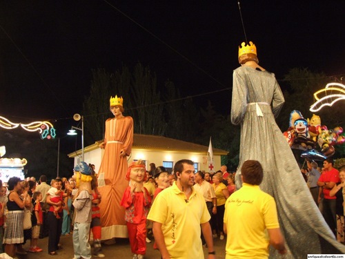 18.09.025. Feria Real. Desfile de gigantes y cabezudos. Priego, 2007.
