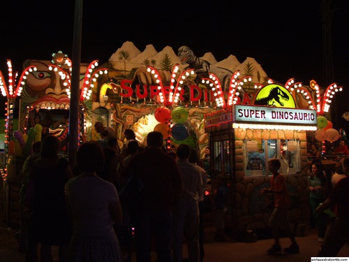 18.09.110. Feria Real. Atracciones en la calle del Infierno. Priego, 2007.