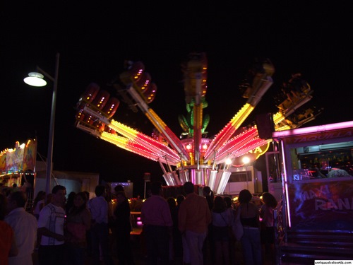 18.09.116. Feria Real. Atracciones en la calle del Infierno. Priego, 2007.