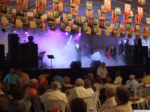 18.09.166. Feria Real. Ambiente en las casetas. Priego, 2007.