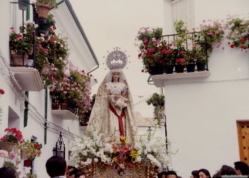 30.12.01.10. Caridad. Mayo, 1995. Priego. Foto, Arroyo Luna.