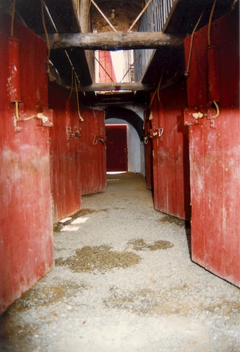 13.08.67. Plaza de toros.  Interior chiqueros. 1993. (M. Osuna).