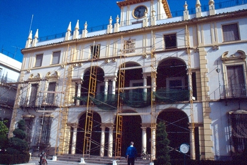 0529.250492. Limpieza del Palacio Municipal.