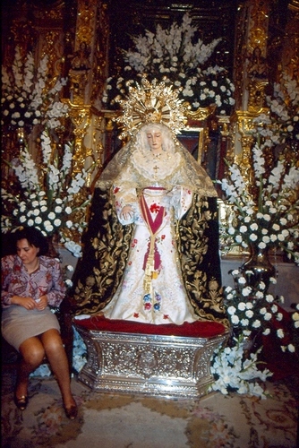 0752.170592. Besamanos a la Virgen de la Soledad.
