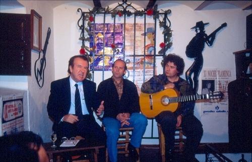 1594.161092. A. Gómez, R. Ordóñez y Calderito en la P. Flamenca.