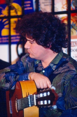 1597.161092. Calderito, guitarrista.