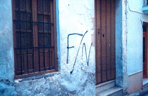 1650.211192. Pintada en la calle En medio Palenque.