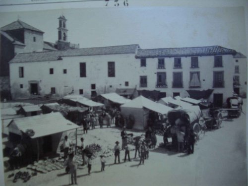 02.03.02.01. Plaza del Mercado, actual Paseíllo. (Foto, García Ayola hacia el año 1884.