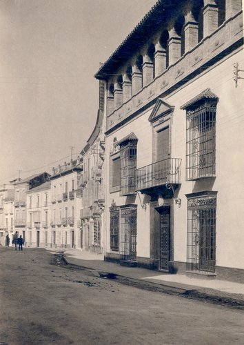 02.06.03. Casa señorial en la Calle del Río, diseñada por Francisco Ruiz Santaella.