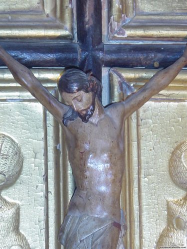 12.14.19. Crucificado sobre dosel de la sacristía de la Columna. Iglesia de San Francisco. Priego.
