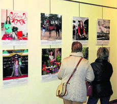 Exposición sobre la mujer.