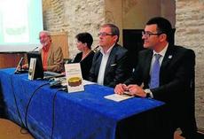 Encarnación Cano Montoro, presenta un libro.