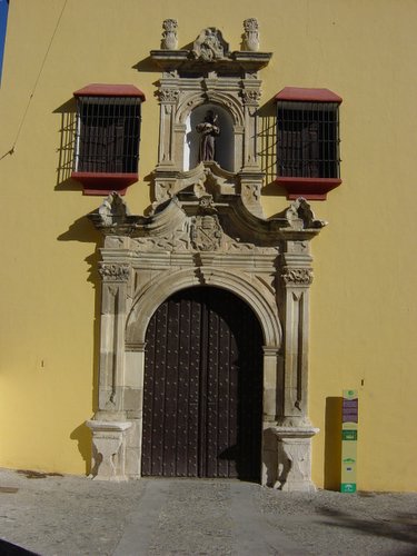 Portada de la iglesia de San Pedro